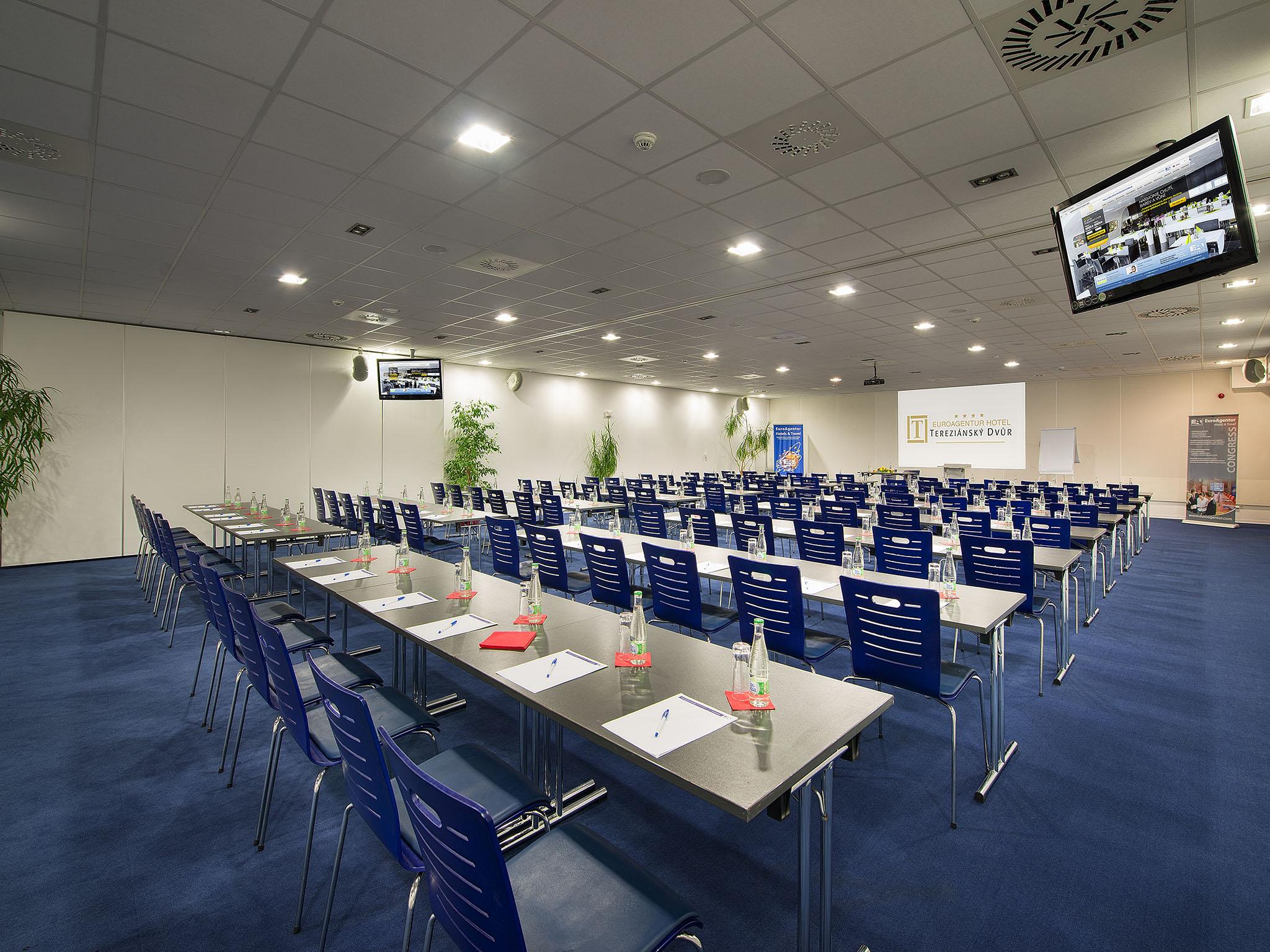 Ea Hotel Tereziansky Dvur Hradec Kralove Ngoại thất bức ảnh