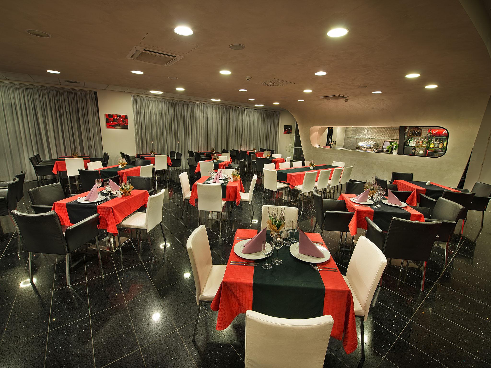 Ea Hotel Tereziansky Dvur Hradec Kralove Ngoại thất bức ảnh
